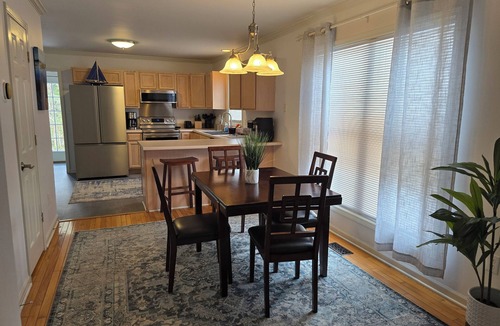 Charleston House | Beautifully Furnished Townhouse on James Island, 3 minutes to Downtown.
