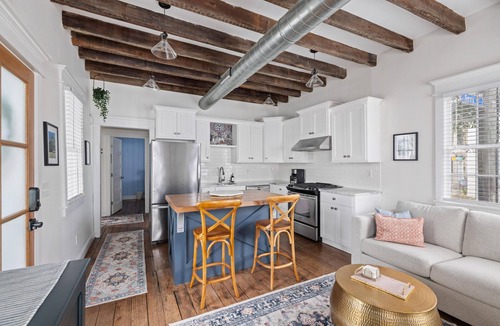 Cannonborough Elliotborough Condo | Beautifully restored historic condo in Elliotborough +Parking included