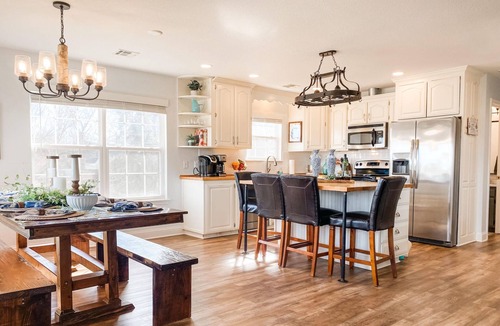 Beaver Shores House | Beaver Lake Family Getaway+Relaxing Hot Tub