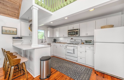 Green Pond Cottage | BENNETT’S POINT BUNGALOW ON DEEP WATER WITH PRIVATE DOCK ACCESS