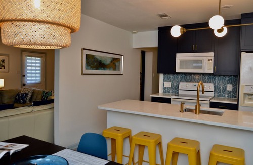 Whitemarsh Island House | Best of both worlds - located between Savannah Downtown and Tybee Island.