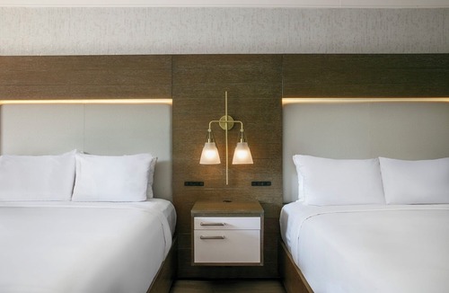 Shipyard Plantation Hotel | Best Value, Quality Stay! 2 Posh Units, Beachfront, Pets are Allowed!