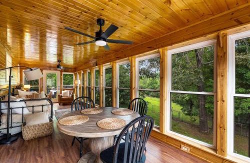 East Ellijay House | Big, Cozy Home w/Fire Pit in the Heart of Ellijay