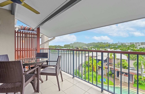 Trinity Beach Apartment | Bluewater Haven - Sweeping Lagoon Views with Pool