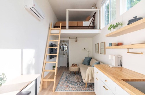 Holly House | BoHo Tiny Home - Walkable to East Austin’s Best!
