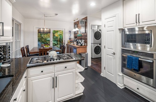 Bolton Landing House | Bolton Beach House|8 beds|Hot Tub|Lake Access|Pet Friendly|