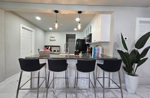 Newtown House | Book now, and make memories that will last a lifetime in the heart of Sarasota!