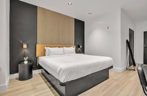 Bentonville Hotel | Boutique Stay: Sleek King Bed at The Block Hotel