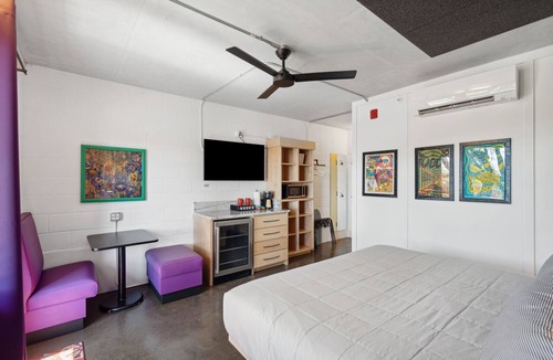 Folly Beach Hotel | Boutique Vera Hotel Room 302: King Room in the Heart of Folly Beach