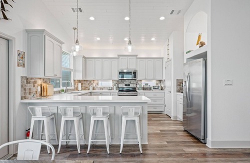 Crystal Beach House | Breeze Easy - Close to beach, fenced yard, cargo lift and more!
