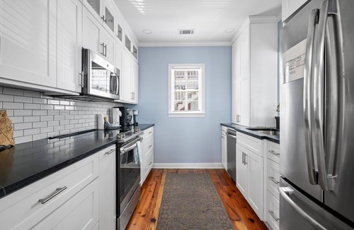 Downtown Charleston House | Bridgeside Bungalow | Scenic Bridge Views