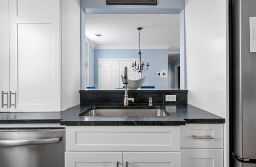 Downtown Charleston House | Bridgeside Bungalow | Scenic Bridge Views