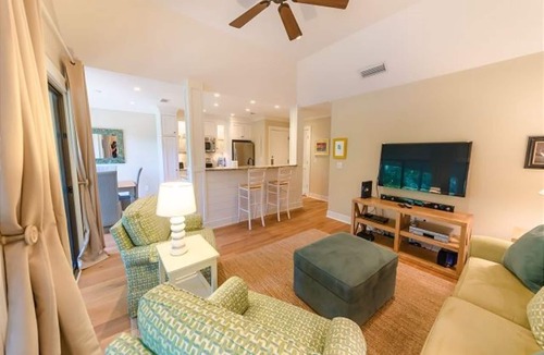 Kiawah Island Villa | Bright and sunny 1 BR/1 BA villa. A short, 4 minute walk to the beach.