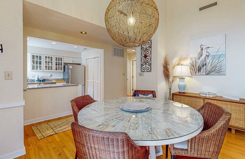 Kiawah Island House | Bright, beautiful home with screened-in porch, wood flooring, & AC - dogs ok