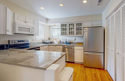 Kiawah Island House | Bright, beautiful home with screened-in porch, wood flooring, & AC - dogs ok