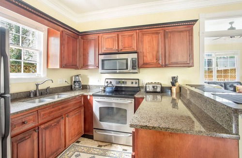 Beach Institute House | Bright Cottage w/Private Veranda, Pet Friendly, Parking by Lucky Savannah