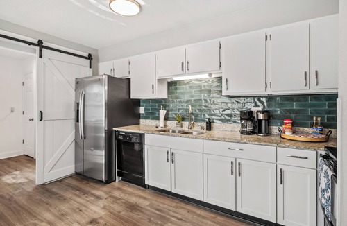 North Charleston House | Bubbly Chateau in Park Circle Perfect for Travelers that want to Socialize