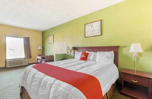 Grenada Hotel | Budget Room Near Zaxby’s, Gas Station, and Grenada Dining Essentials