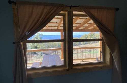 Harrison Cabin | Buffalo Sky Cabin has stunning views of Buffalo National River and mountains