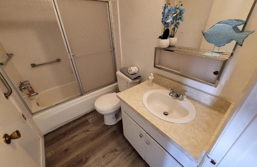 Pico - Robertson Hotel | (C20) Large & Cozy Unit
