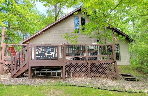 Markville Cabin | Cabin on a private lake near ATV trails
