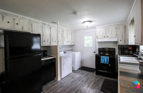 Pooler House | Cake Bungalow – Cozy Pet-Friendly Getaway Near I-95