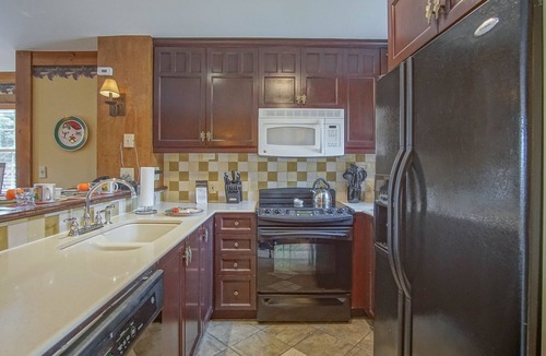 Edray House | Camp 4 # 11: 3 Bedrooms + Bonus Sleeping Den, 3.5 Baths: Slope Side