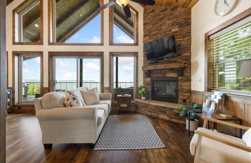 Jasper House | Canyon View Treehouse- Relaxing Getaway in Jasper with an Amazing View