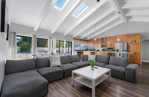 Carrollwood House | Carroll Cove | 4 Bedrooms | Sleeps 14 | Heated Pool | Carrollwood, Tampa