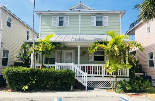 Key West House | Casa Capri Beautiful Tropical with 3 King Suites - 2 miles to beach
