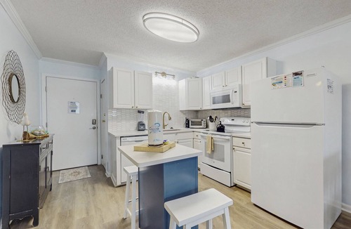 Fort Morgan Condo | Casual condo steps from the beach with AC, balcony, resort pools, & free WiFi