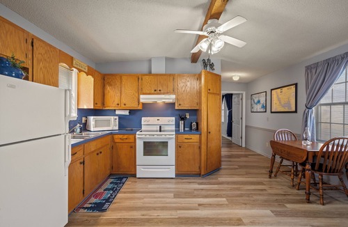 Santee Cabin | CatDaddy Cabin - Lake Marion Cabin in Santee - lake view, fire pit, boat parking