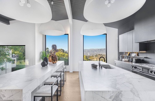 Hollywood Hills House | Caverna Estate - Luxury Hollywood Hills Estate w/Pool, Spa & Panoramic Views