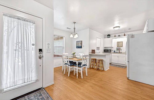 Lowell House | Central 3BR—Near AMP, UofA, XNA, Walmart HQ