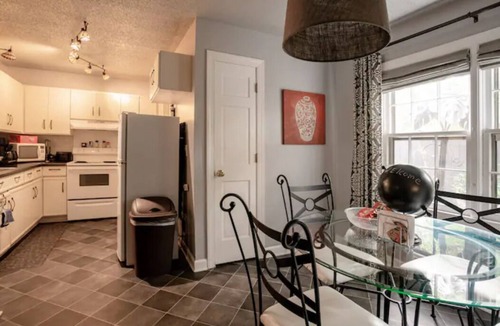 North Charleston House | Charleston Charm - Quaint 2 Bedroom Townhouse