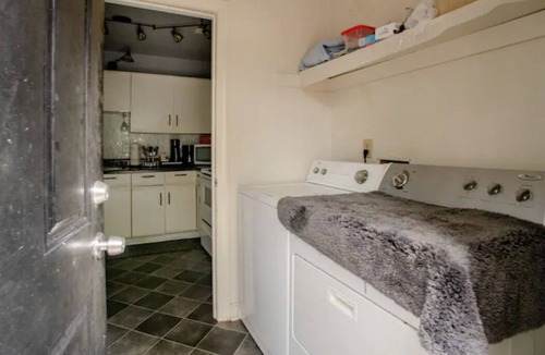 North Charleston House | Charleston Charm - Quaint 2 Bedroom Townhouse