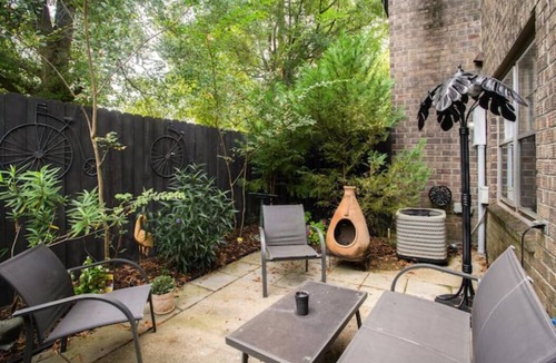 North Charleston House | Charleston Charm - Quaint 2 Bedroom Townhouse