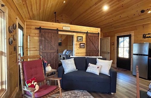 Marion Cabin | Charming 1-bedroom log cabin with AC and hot tub near Linville Gorge