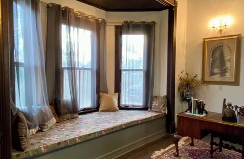 Dublin House | Charming 1907 Victorian Fully Renovated Near Downtown Dublin & Country Club