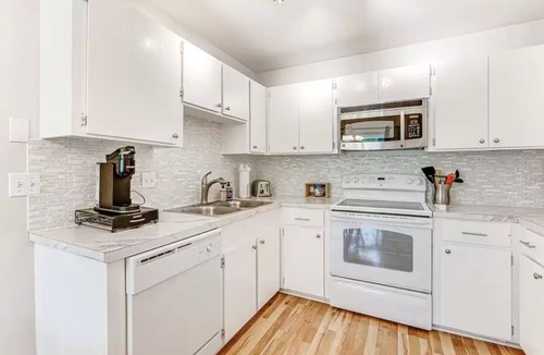 North Charleston Condo | Charming 2-bedroom condo with view! Convenient close in N. Charleston location