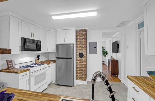 Summerville Historic District Cottage | Charming 2-bedroom cottage in Historic Downtown Summerville