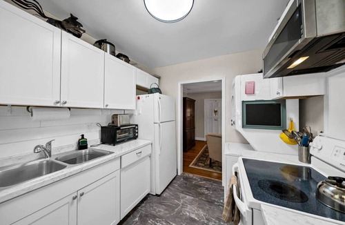 Cayce House | Charming 2BR - Antique Cottage