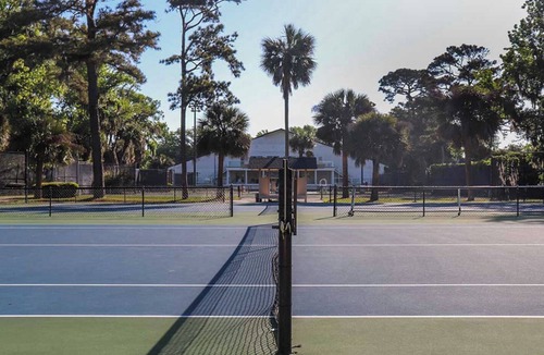 North Forest Beach Cottage | Charming 3-bedroom cottage in lovely Hilton Head Island with WiFi, fitness room