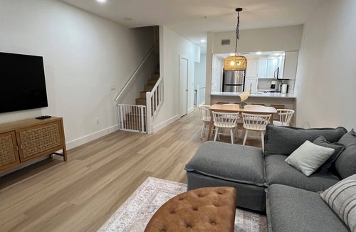 Island Estate House | Charming 3-bedroom townhome with WiFi and AC in Clearwater Beach