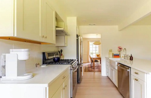Whitemarsh Island House | Charming 3-bedroom Coastal Vacation Home near the beach and downtown Savannah