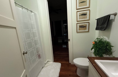 Eden House | Charming 3-bedroom farmhouse, w/fire pit, game room and outdoor space in Guyton
