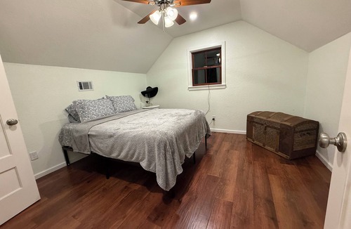 Eden House | Charming 3-bedroom farmhouse, w/fire pit, game room and outdoor space in Guyton