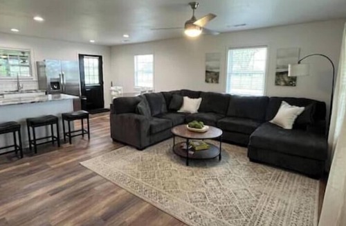 Farmington House | Charming 3-bedroom house in superb Farmington with WiFi, AC