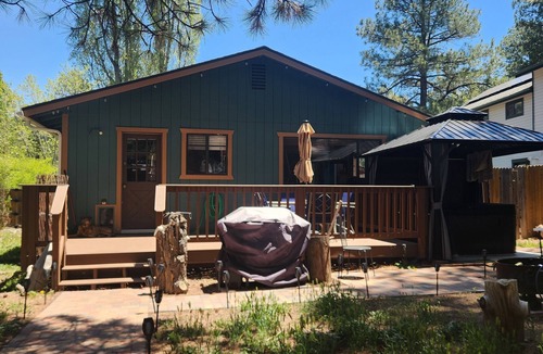 Kachina Village House | Charming 3-bedroom house with WiFi, dog friendly, hot tub, and AC in Flagstaff