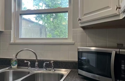 Lincolnville House | Charming 3BR Summerville Home with AC, Fire Pit, BBQ & Relaxing Outdoor Space